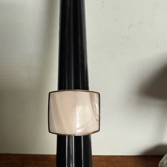 Elegant Mother of Pearl Sterling Silver Ring - Picture 10 of 13